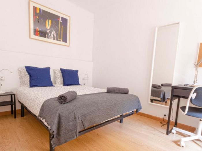 Уютный двухместный номер с мебелью в Hospitalet - My Space Barcelona Aпартаменты