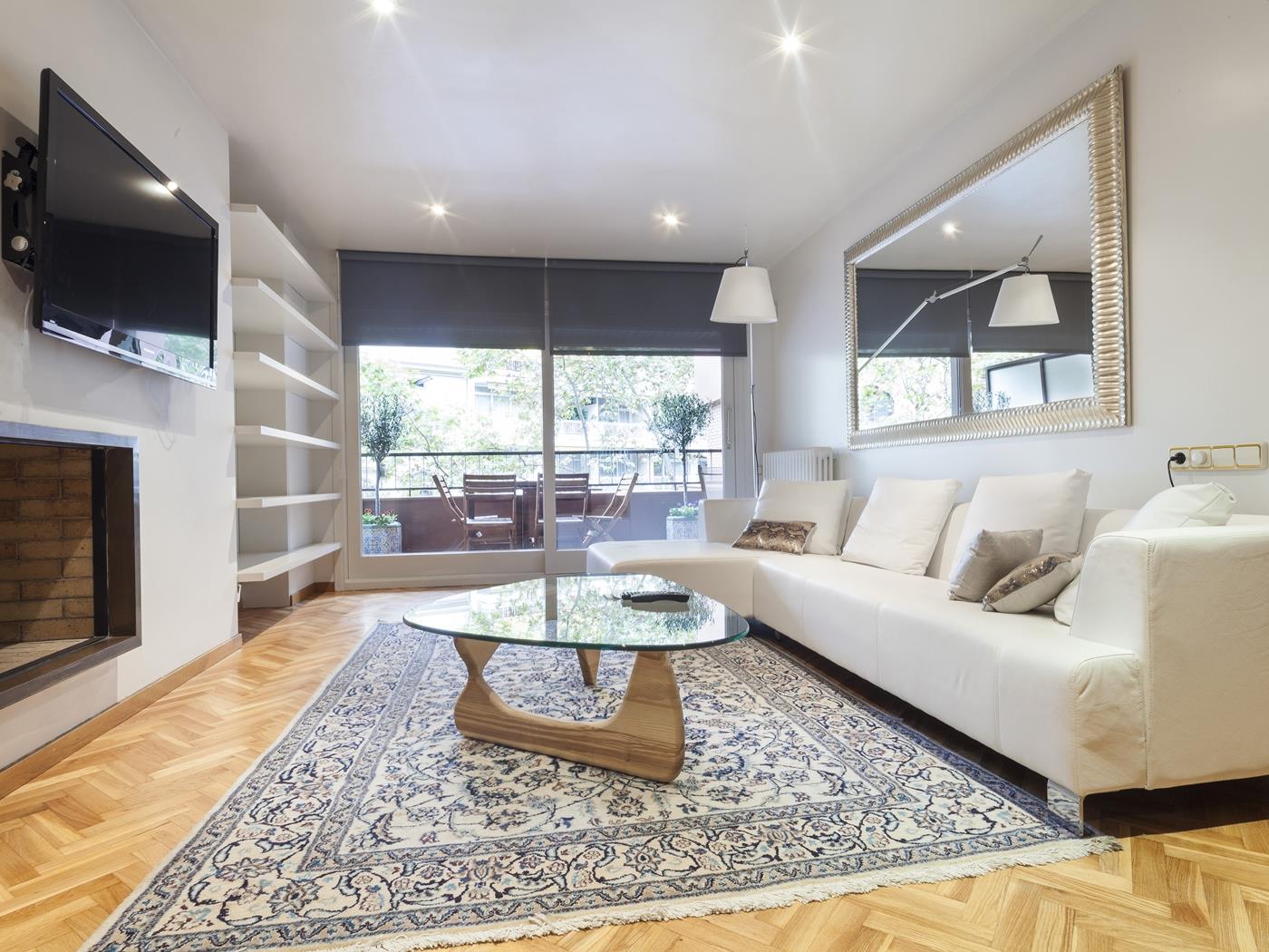 Classic executive Bonanova Apartment for 8 - My Space Barcelona Aпартаменты