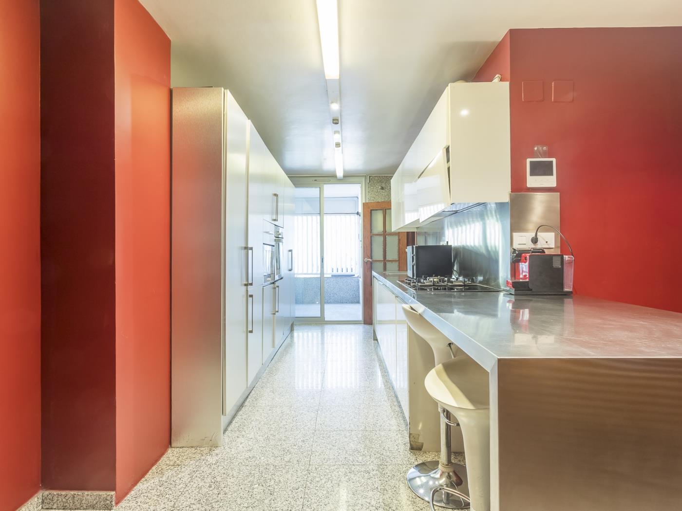 Classic executive Bonanova Apartment for 8 - My Space Barcelona Aпартаменты