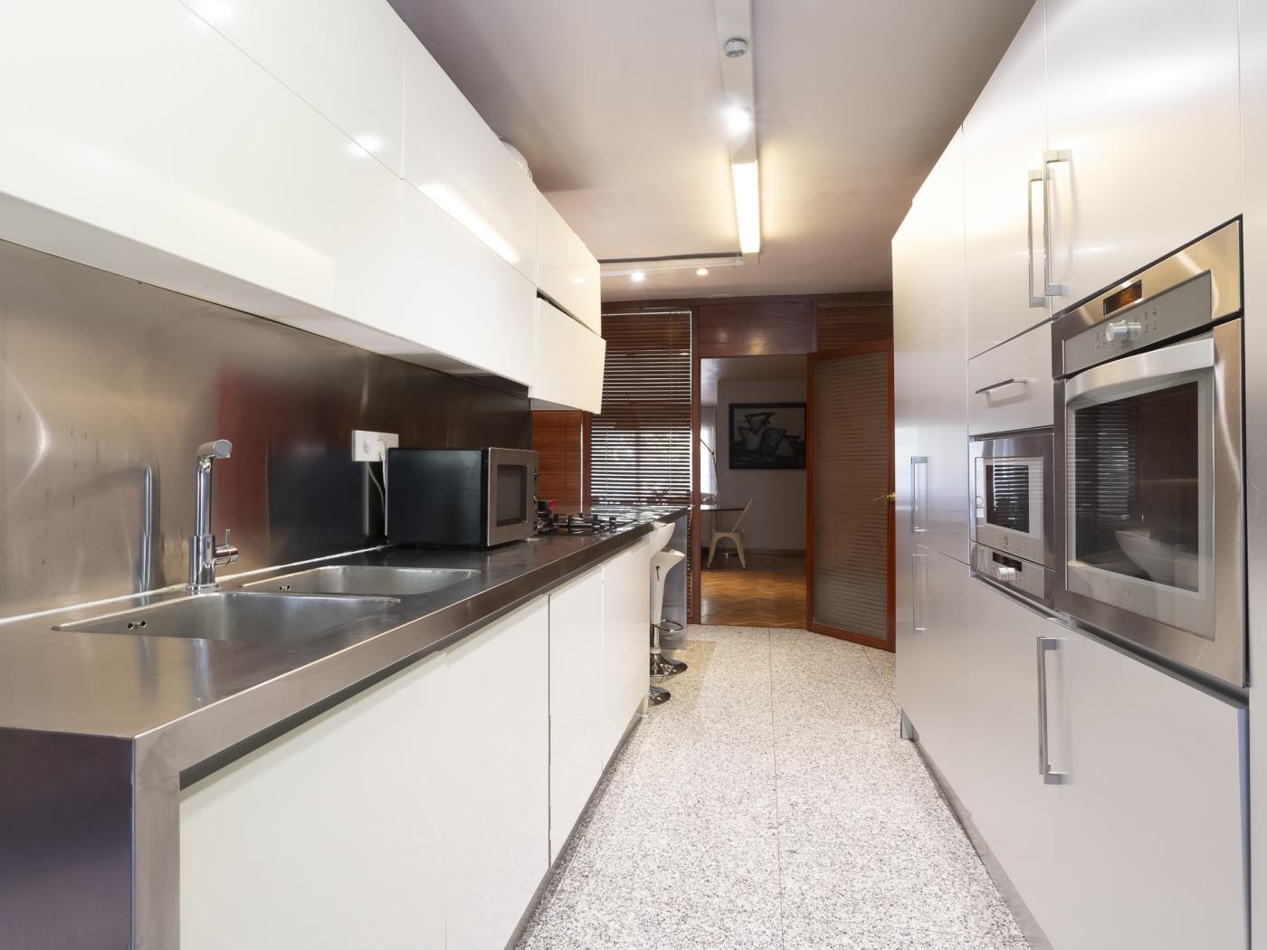 Classic executive Bonanova Apartment for 8 - My Space Barcelona Aпартаменты