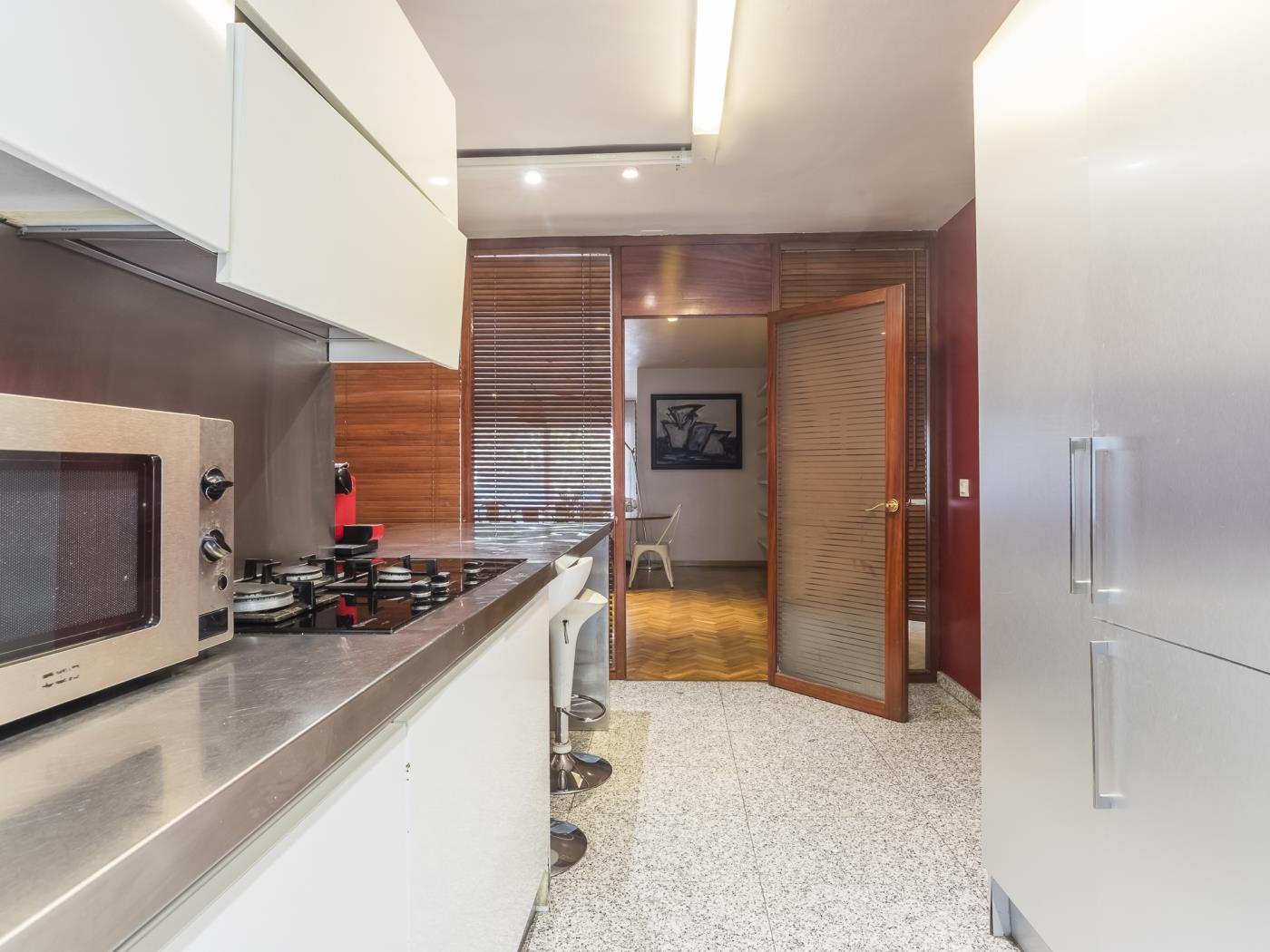 Classic executive Bonanova Apartment for 8 - My Space Barcelona Aпартаменты