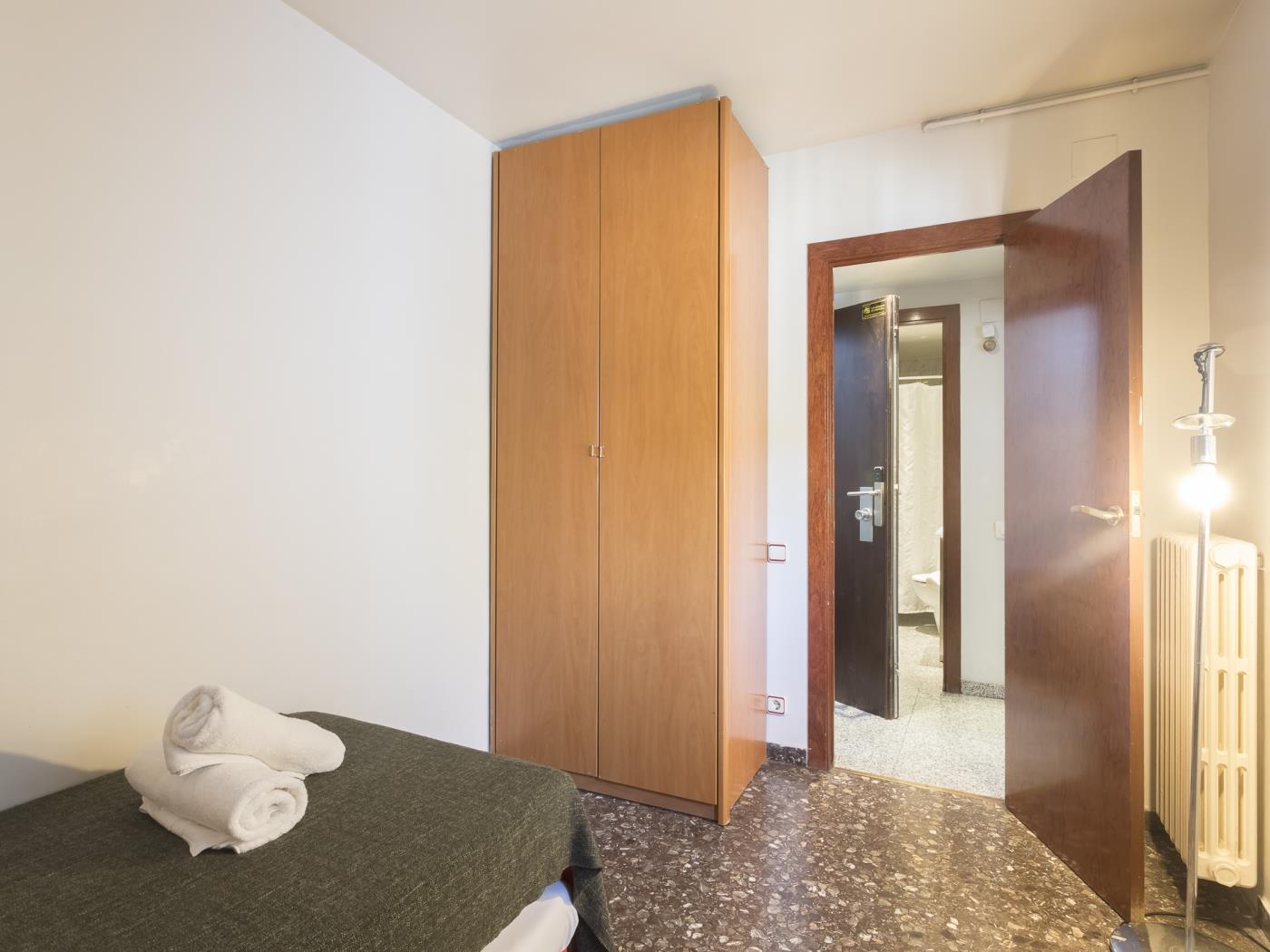 Classic executive Bonanova Apartment for 8 - My Space Barcelona Aпартаменты