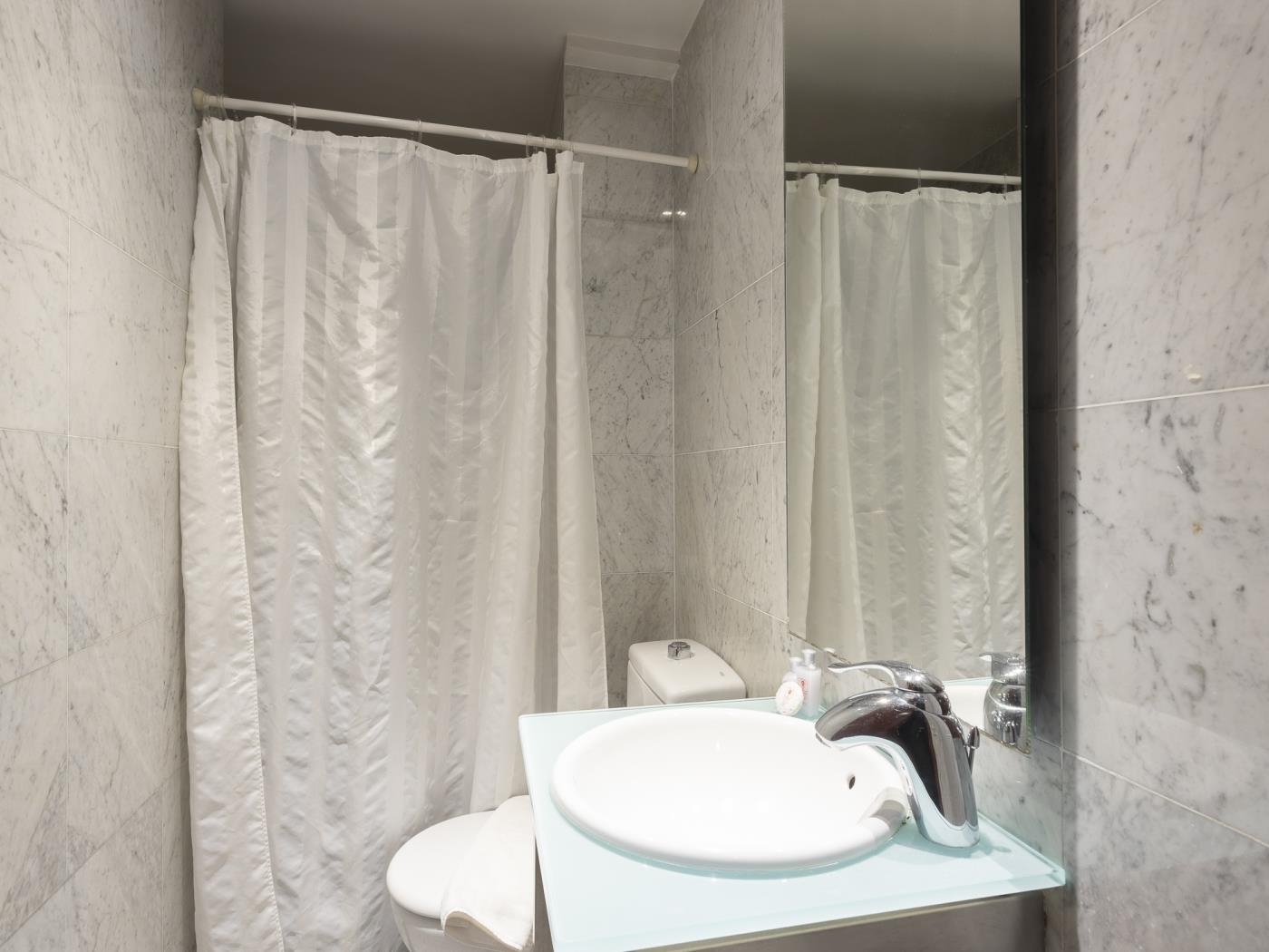 Classic executive Bonanova Apartment for 8 - My Space Barcelona Aпартаменты