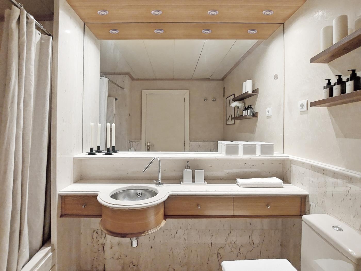 Меблированная квартира с 2 спальнями и 2 ванными комнатами напрот - My Space Barcelona Aпартаменты