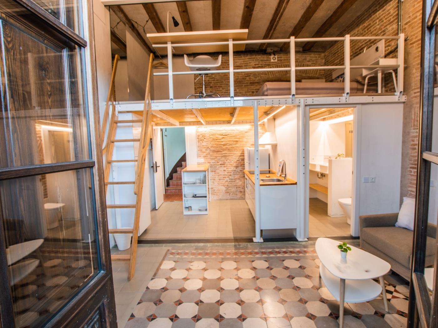 Современный дуплекс-студия с большой террасой в центре - My Space Barcelona Aпартаменты